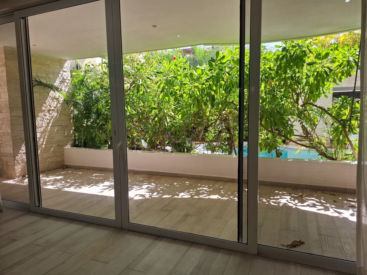 4 of 11: Terraza privada