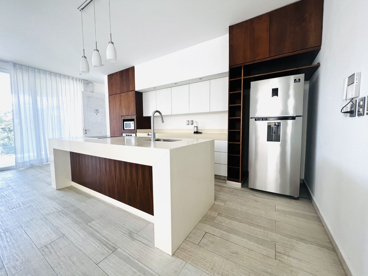 1 of 11: Cocina equipada con horno