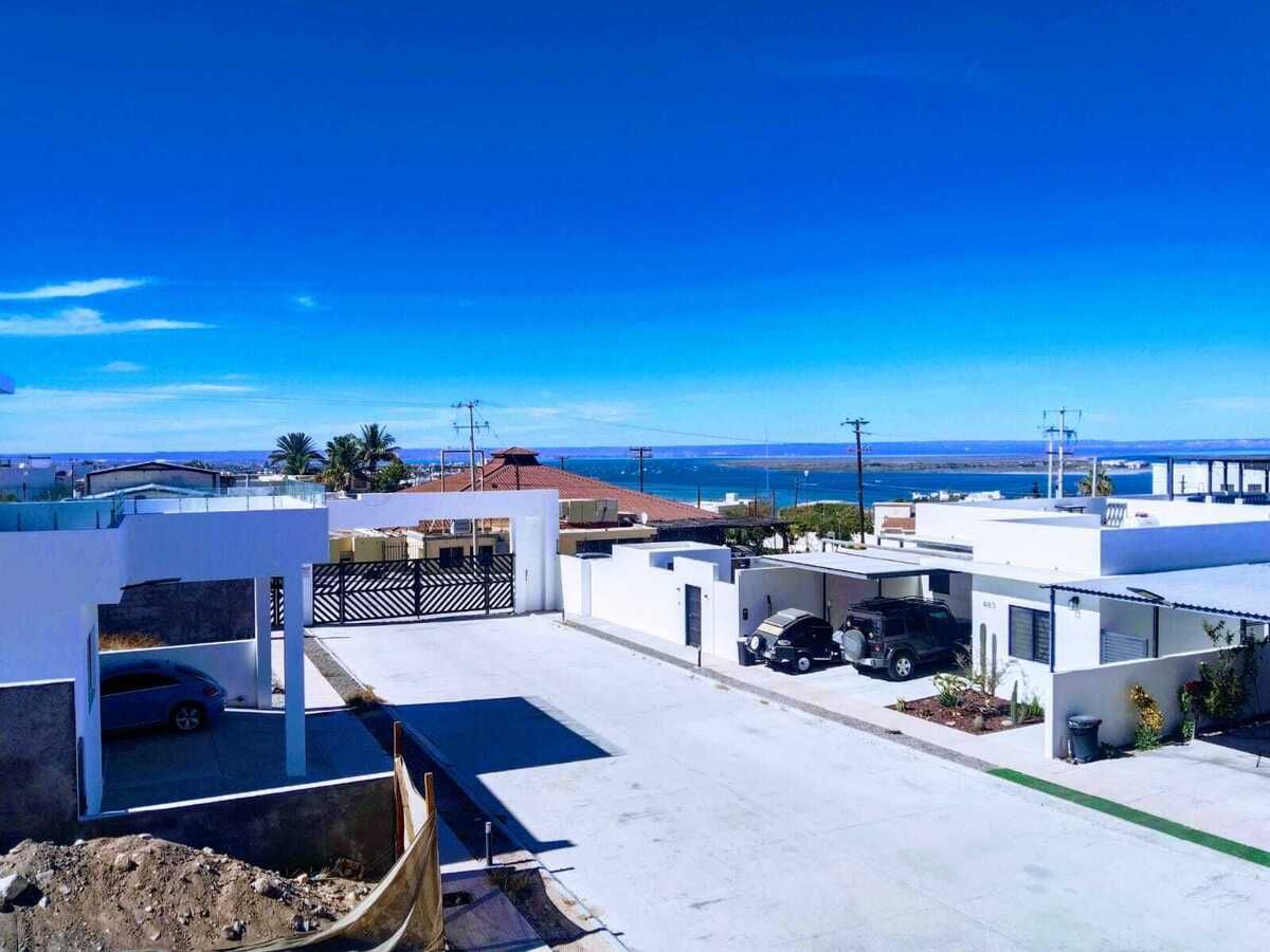 5 of 8: Vista a la bahia de La Pz