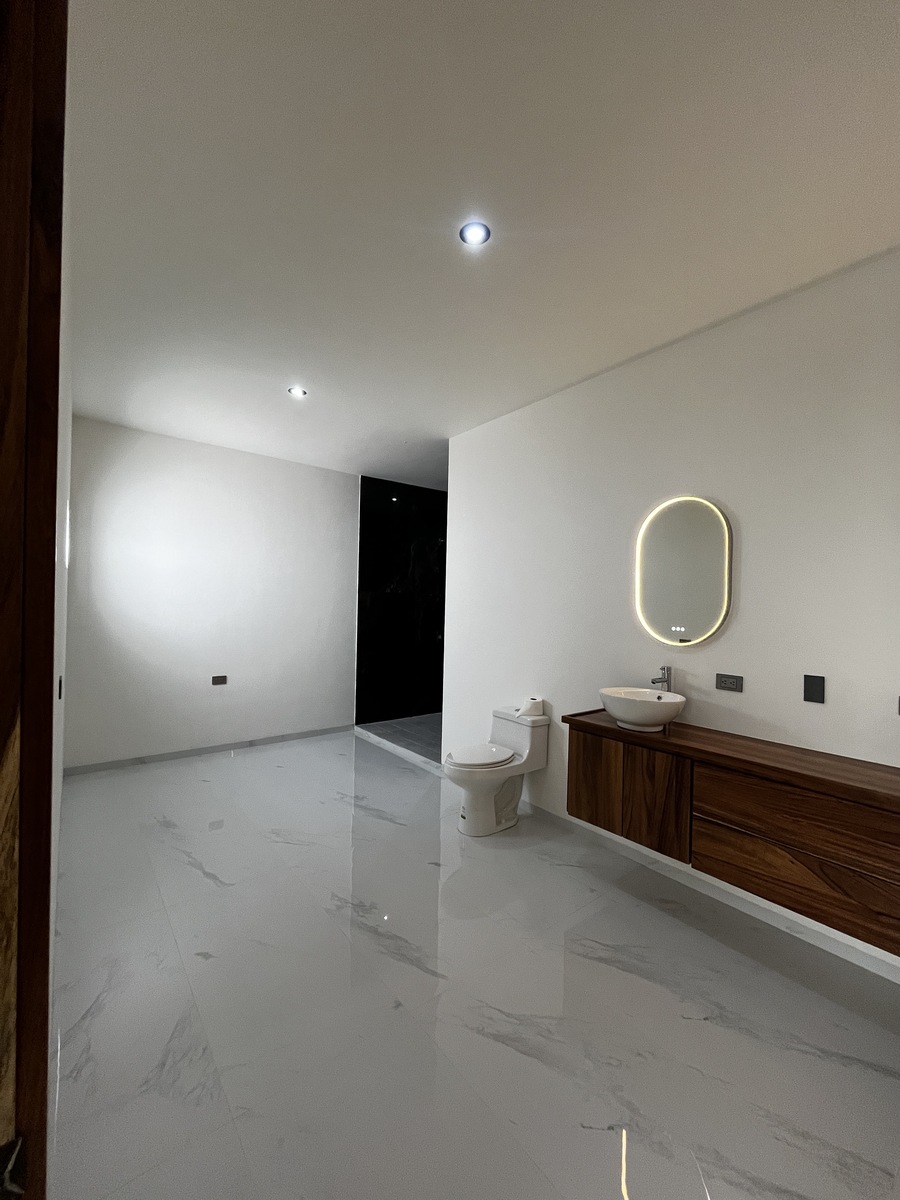 7 of 18: Baño Principal