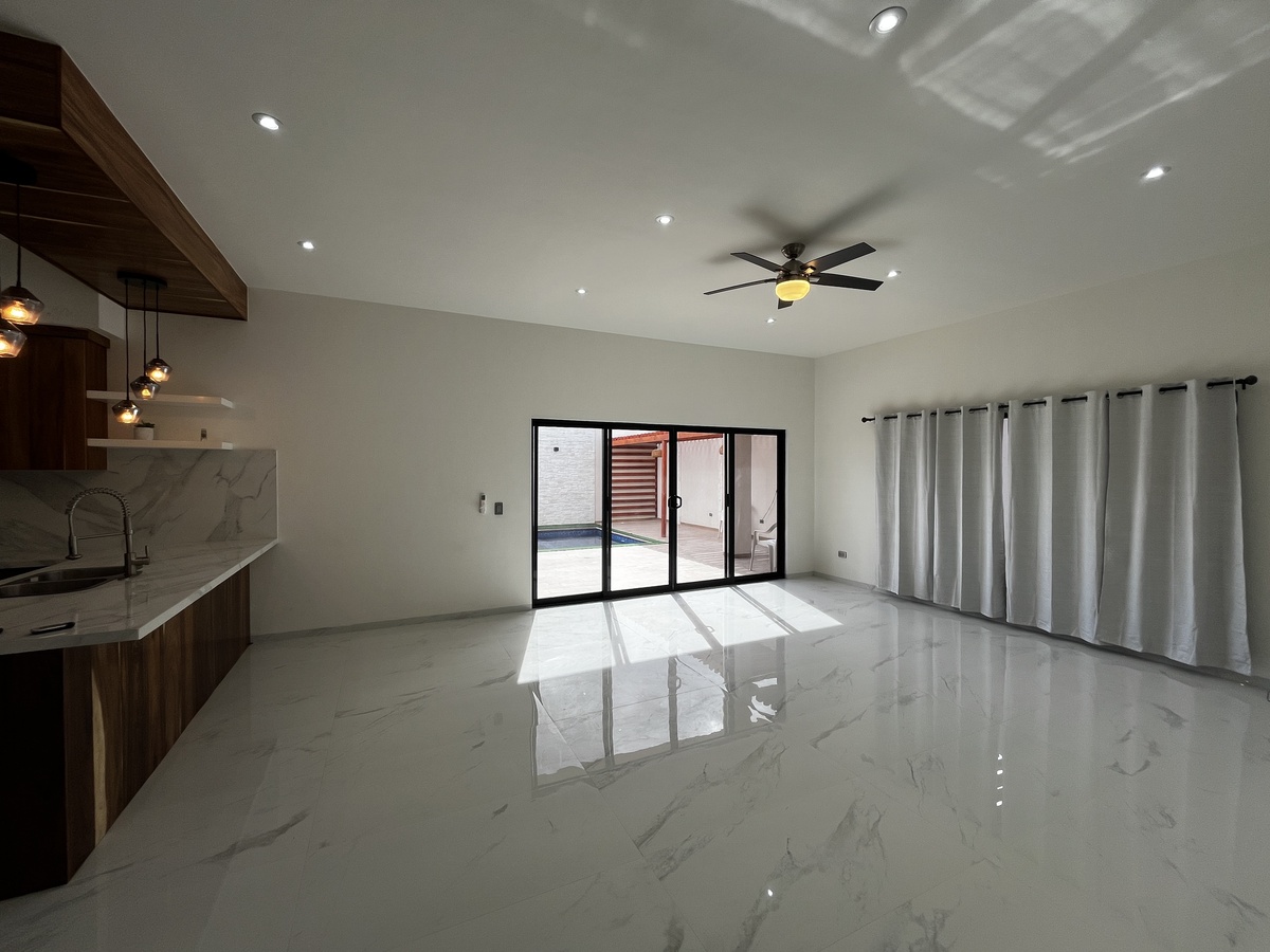 9 of 18: Area de Comedor