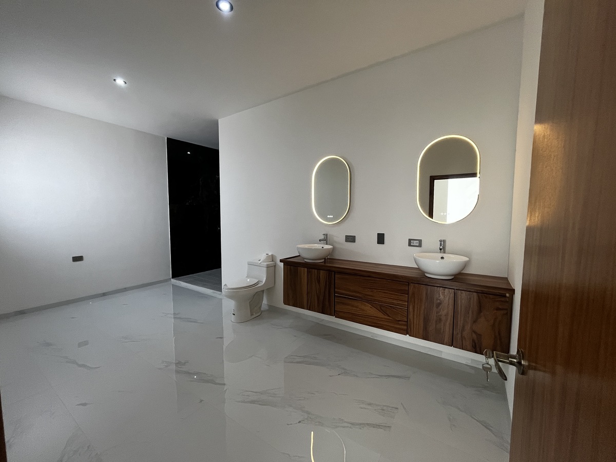 15 of 18: Baño Principal