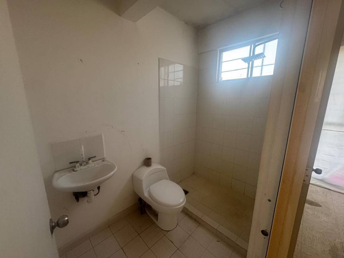 5 of 7: baño completo
