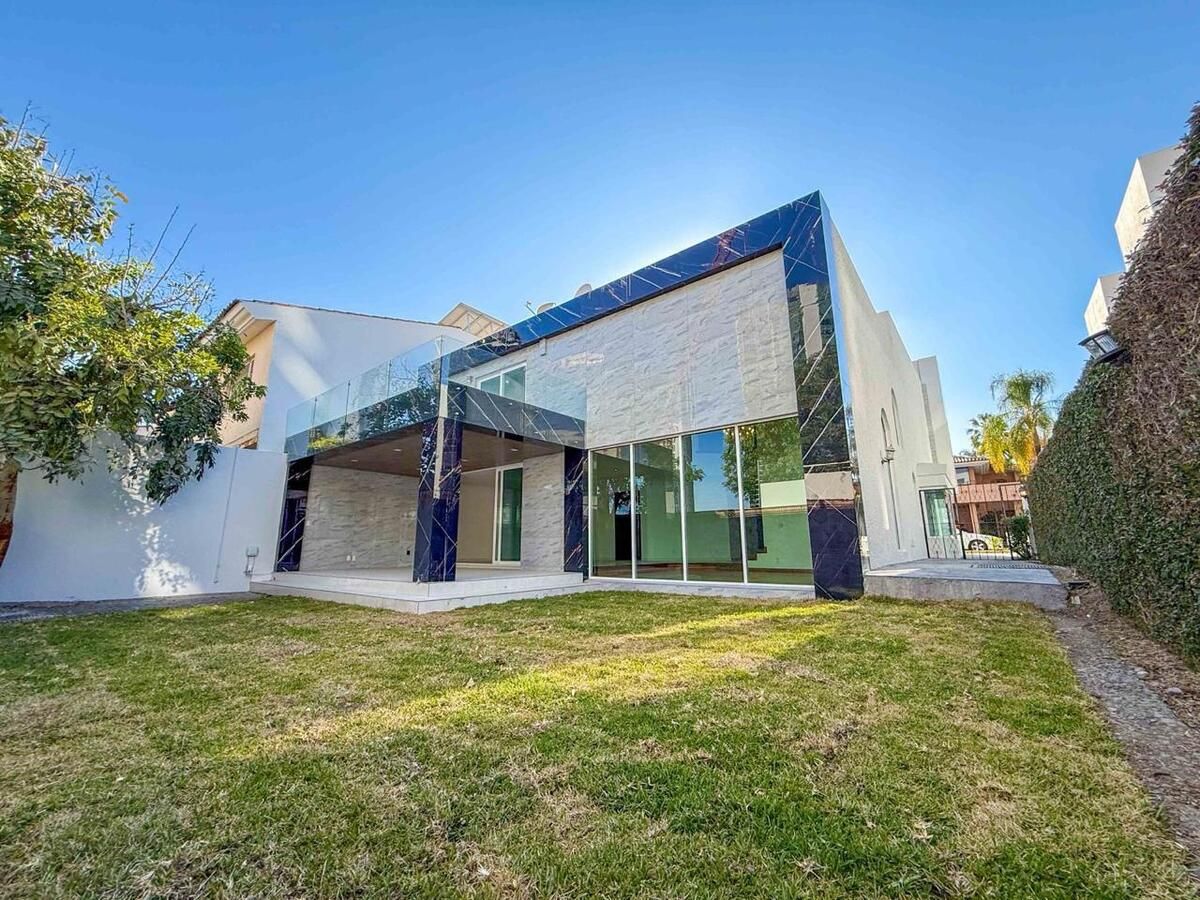 2 de 30: Residencia remodelada en Puerta de Hierro, Coto Murcia, con