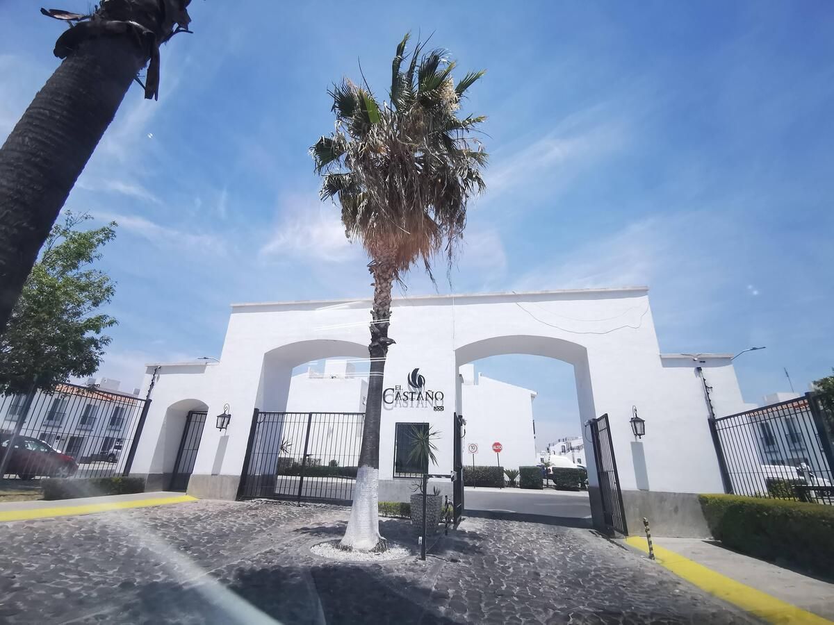 1 de 15: Entrada al Condominio