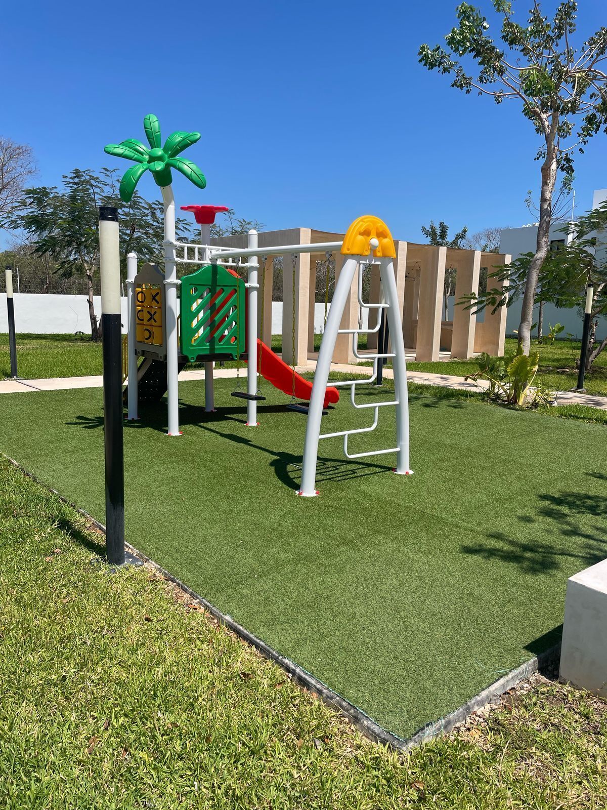 23 de 24: Área de Juegos Infantiles