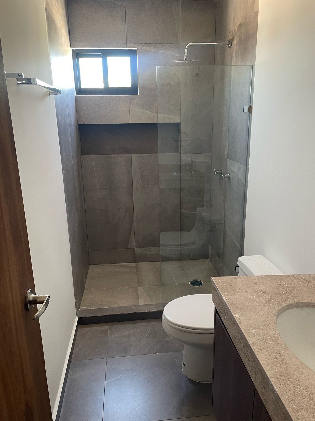 14 de 24: Baño, Tercera Habitación