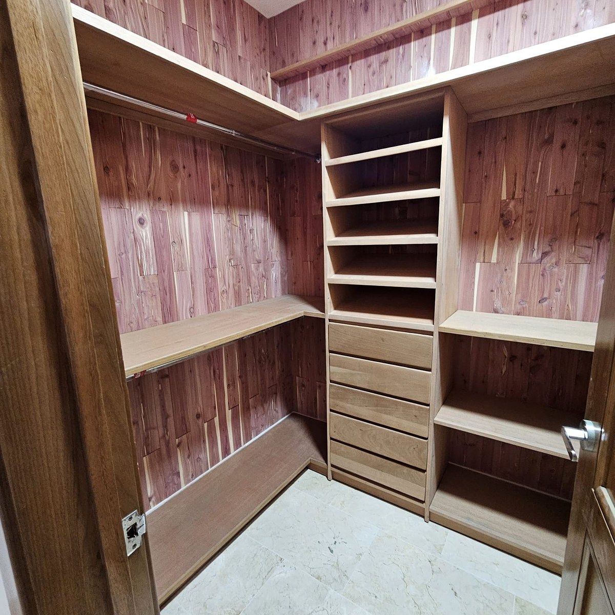 Alquiler nuevo a estrenar 1 hab más estudio cerrado   en Naco con áreas sociales image 1