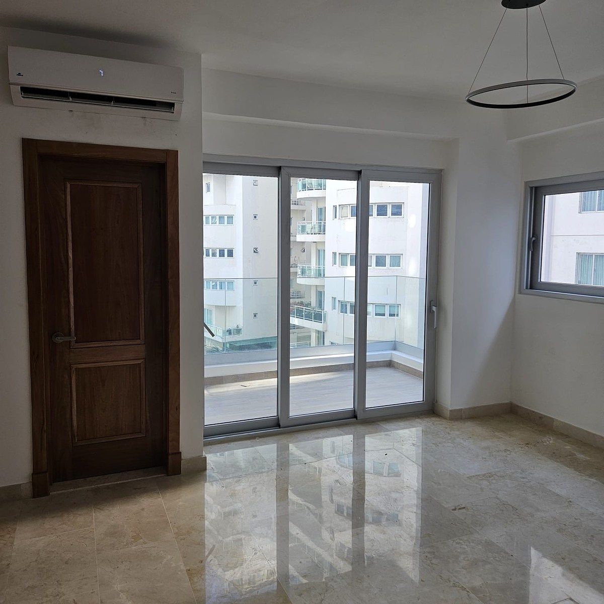 Alquiler nuevo a estrenar 1 hab más estudio cerrado   en Naco con áreas sociales image 2