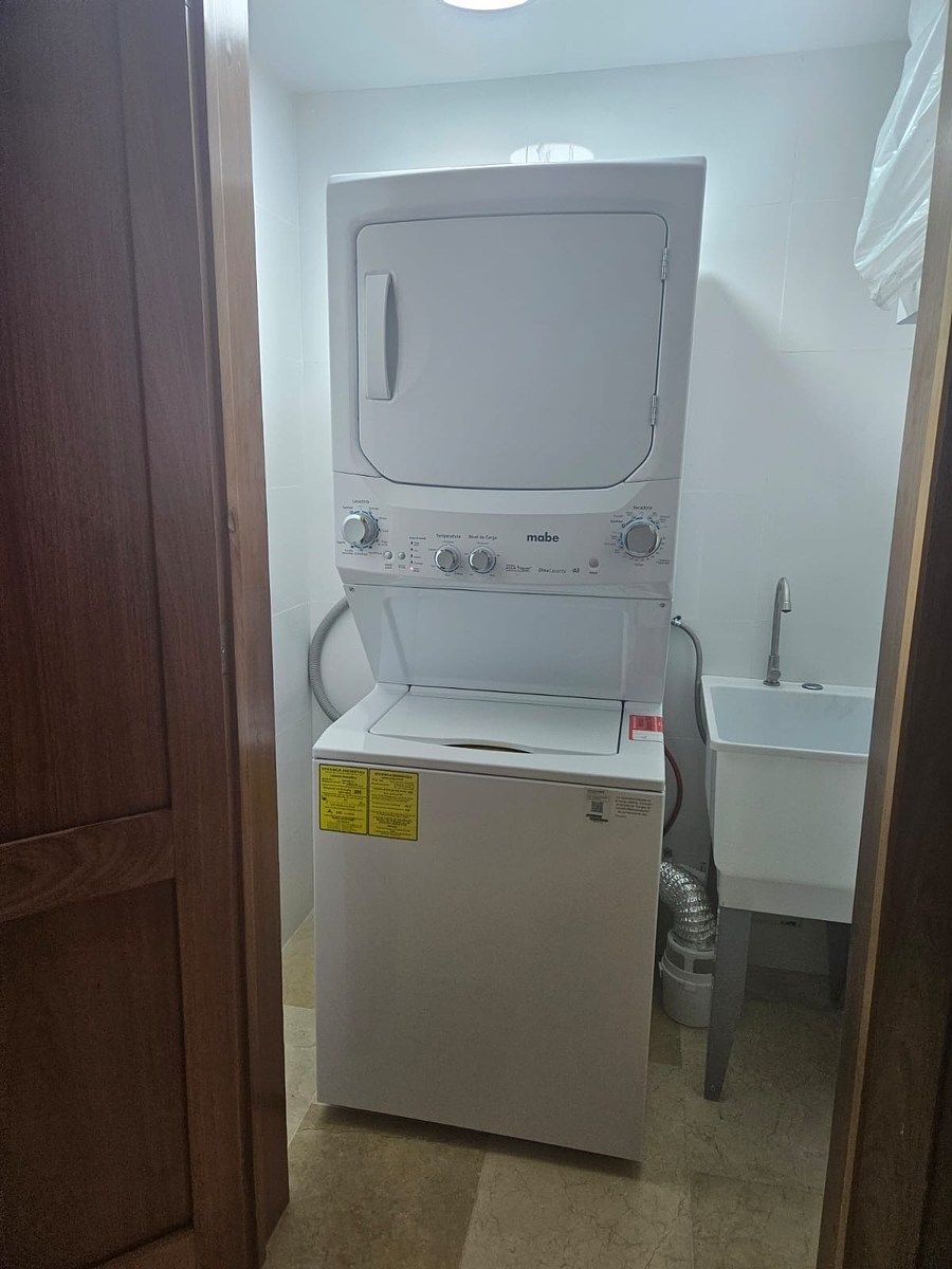 Alquiler nuevo a estrenar 1 hab más estudio cerrado   en Naco con áreas sociales image 6