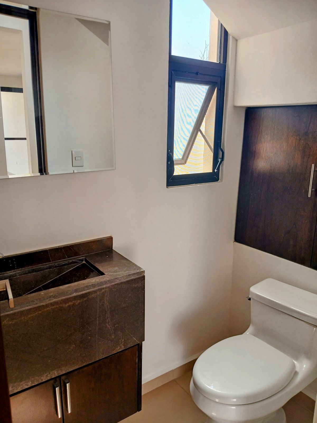4 de 39: Baño de visitas