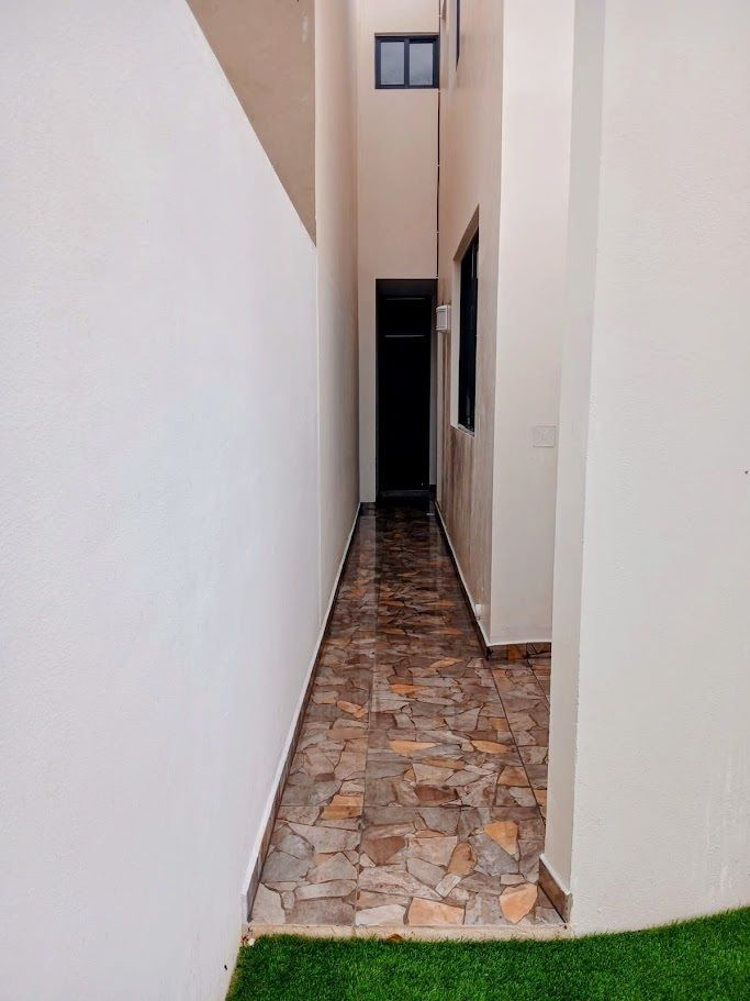 35 of 40: Pasillo de servicio