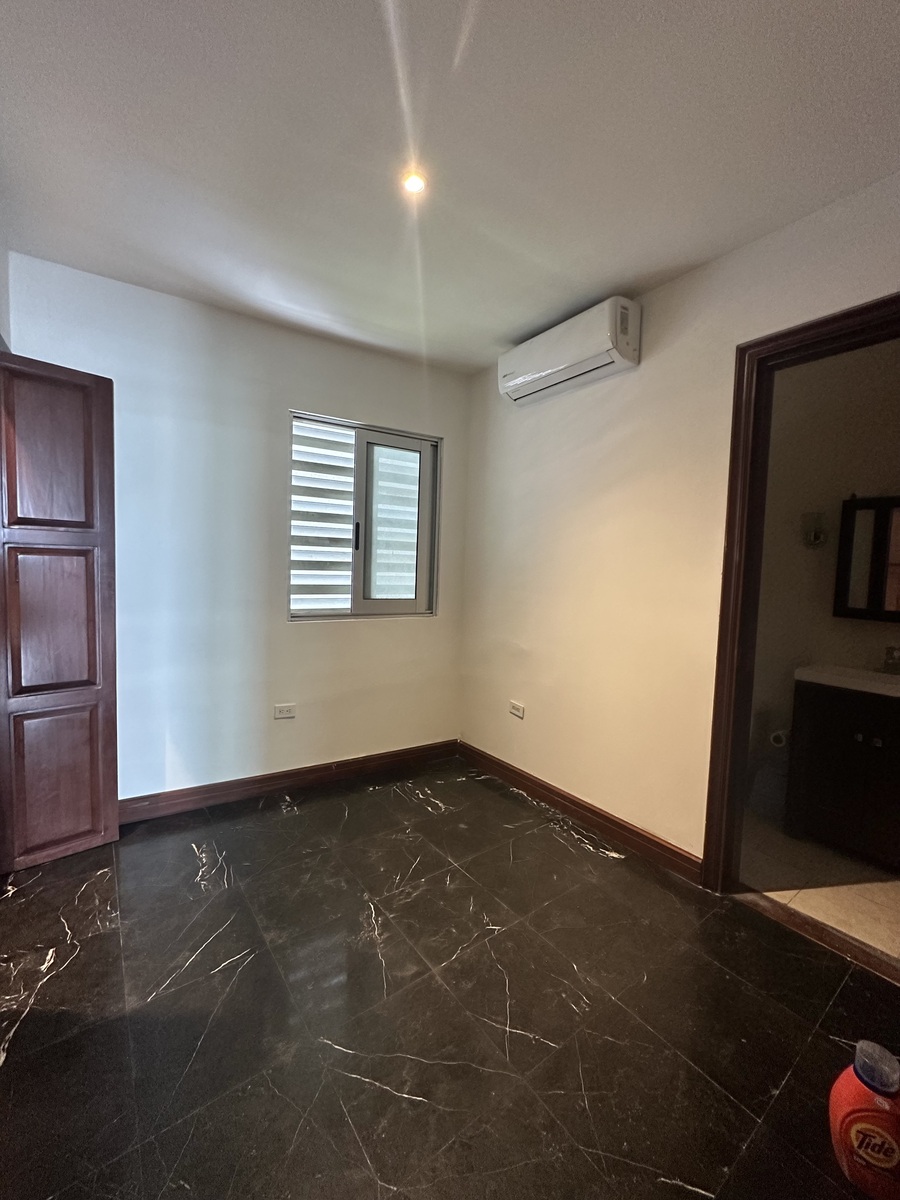 9 de 14: cuarto de servicio