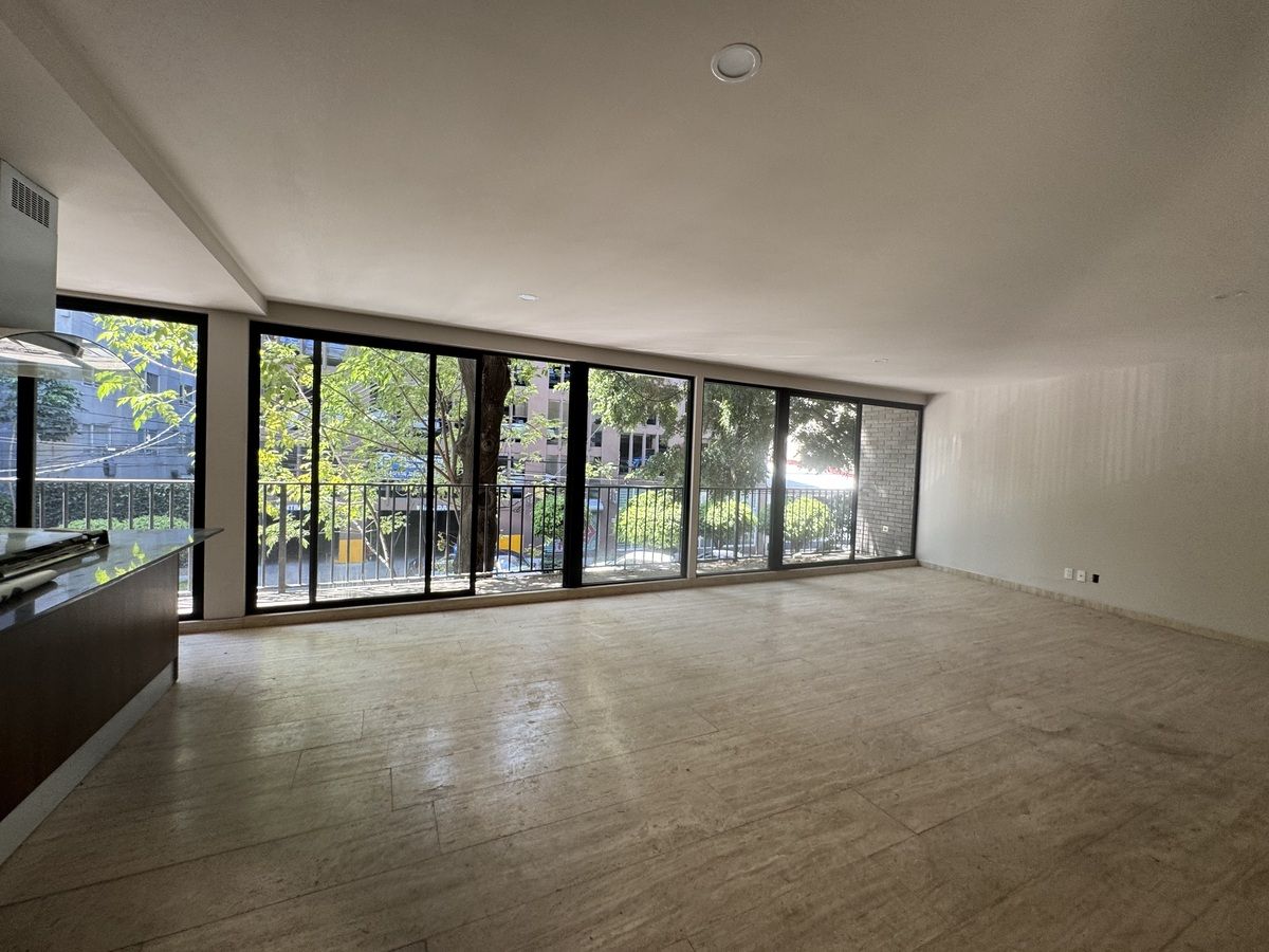 2 de 16: Sala comedor con cocina abierta