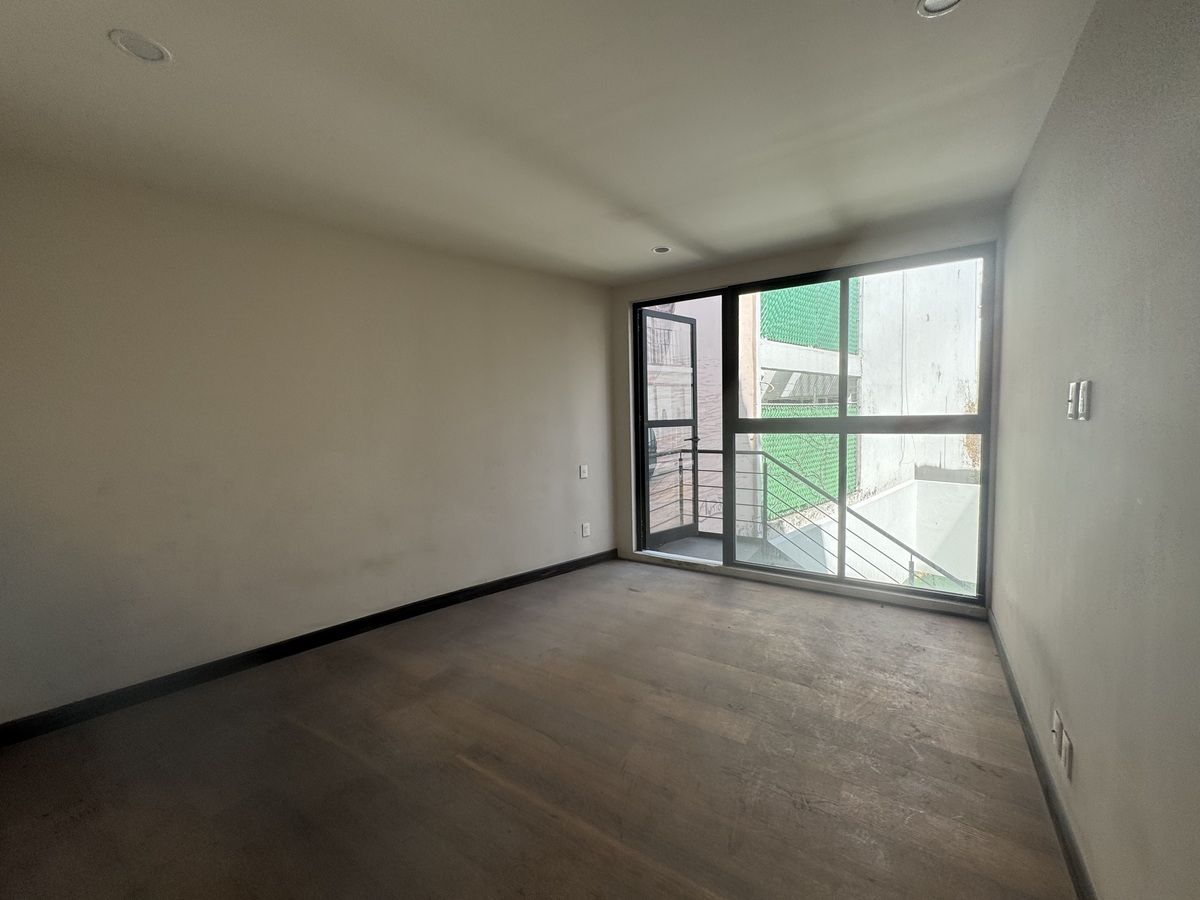 15 de 16: Recámara con acceso al patio