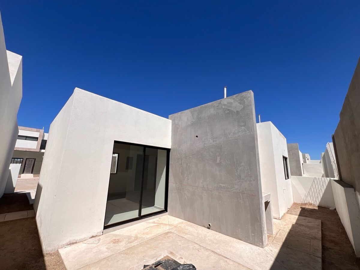 4 of 12: Patio trasero