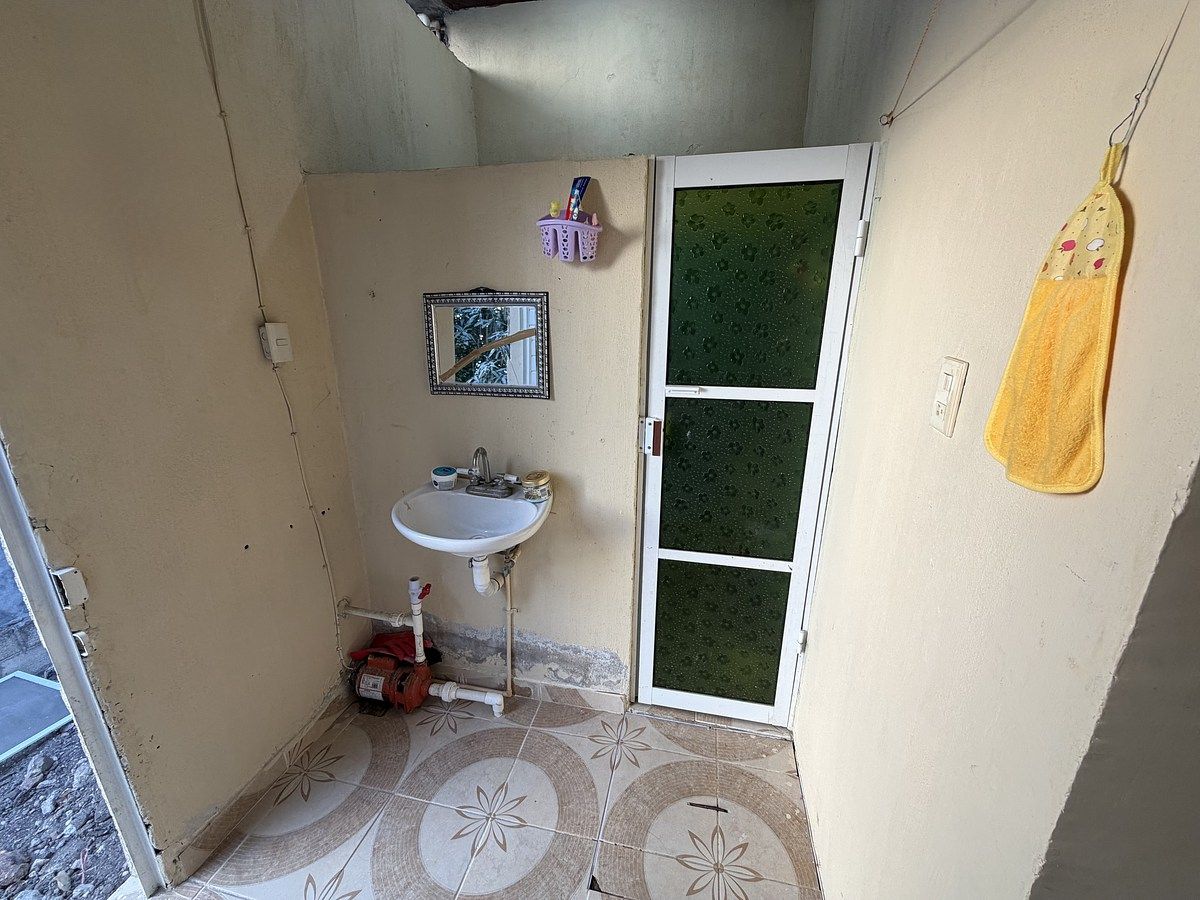 9 de 17: Baño completo (interior)