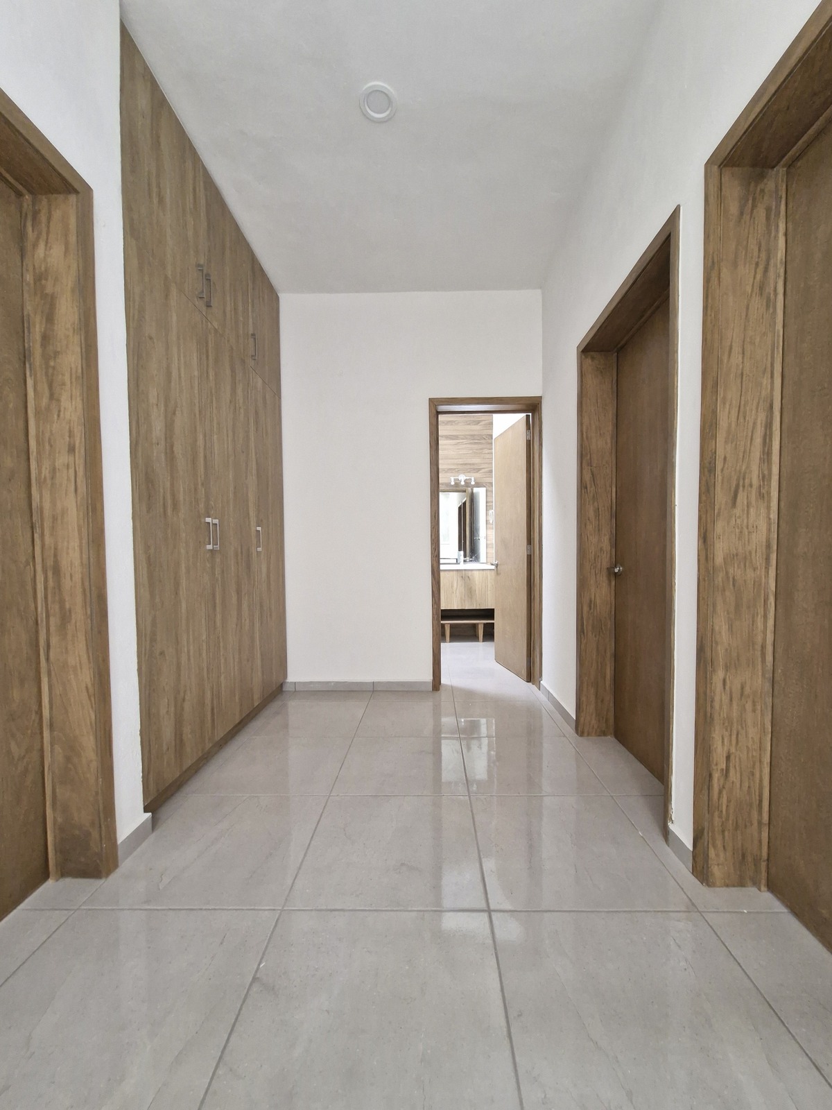 4 de 15: Amplio Closet de Blancos