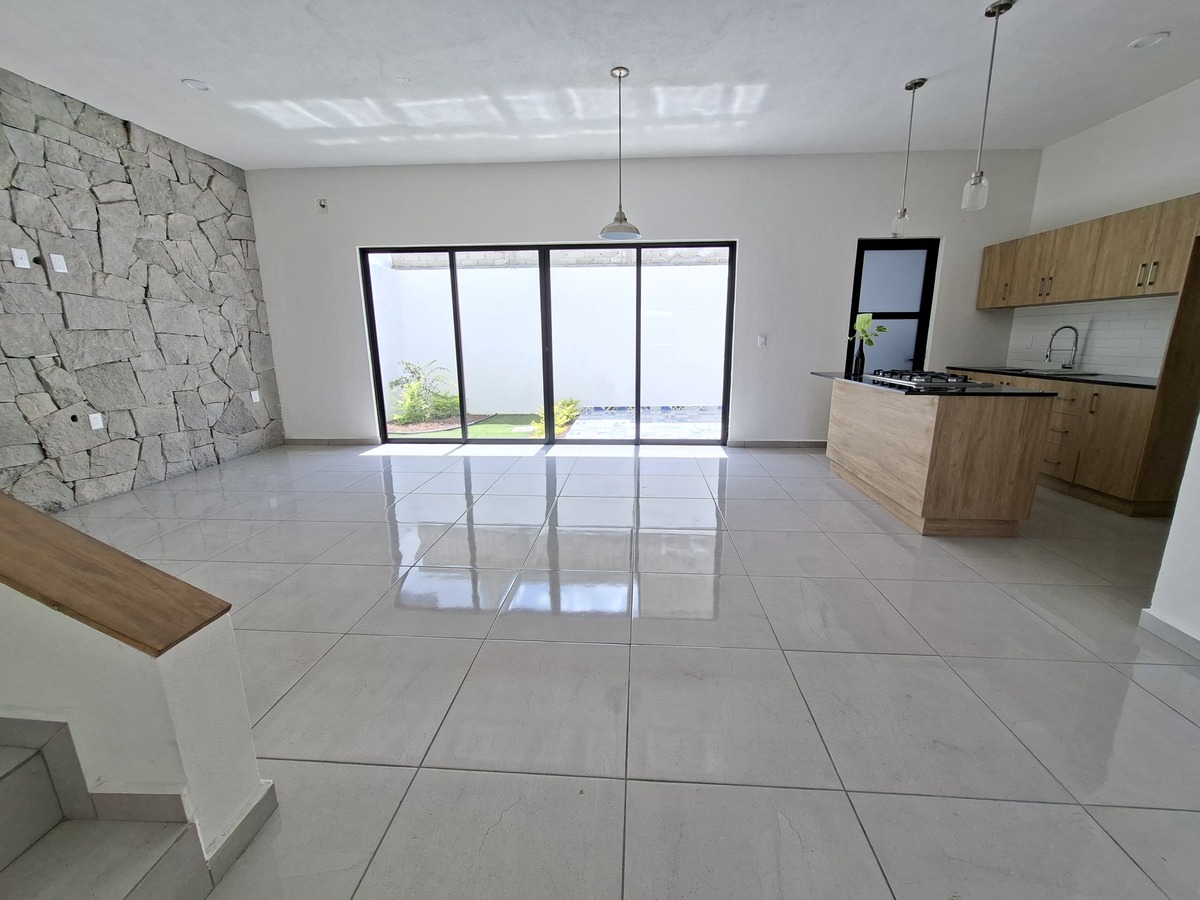 3 de 15: Gran espacio para sala y comedor