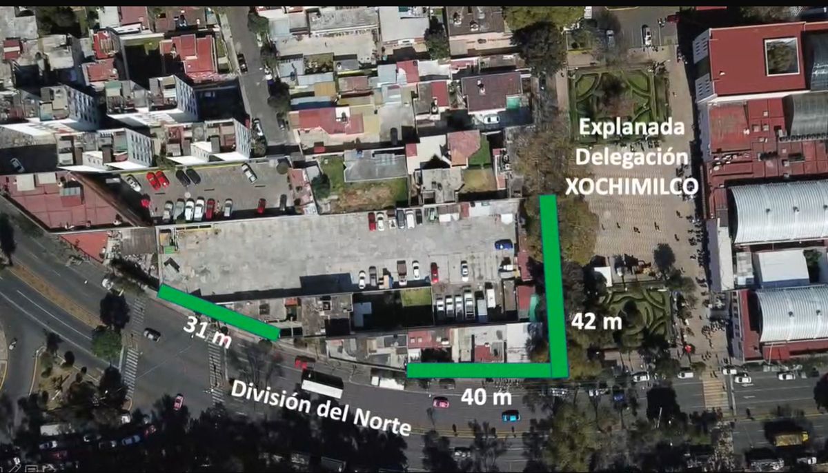 Terreno sobre avenida principal