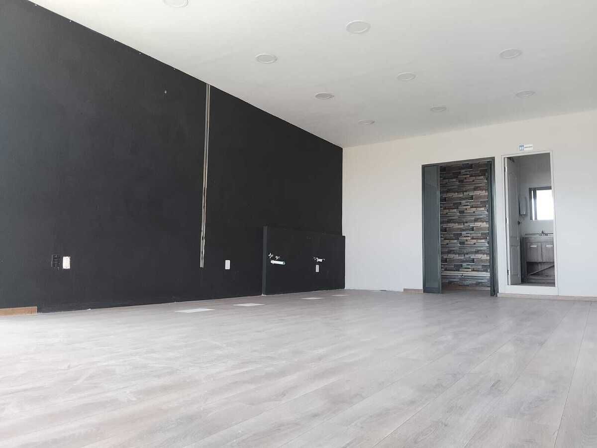 3 of 16: Local en Venta Real Plaza