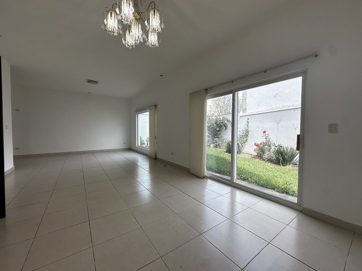 3 of 12: Sala - Comedor