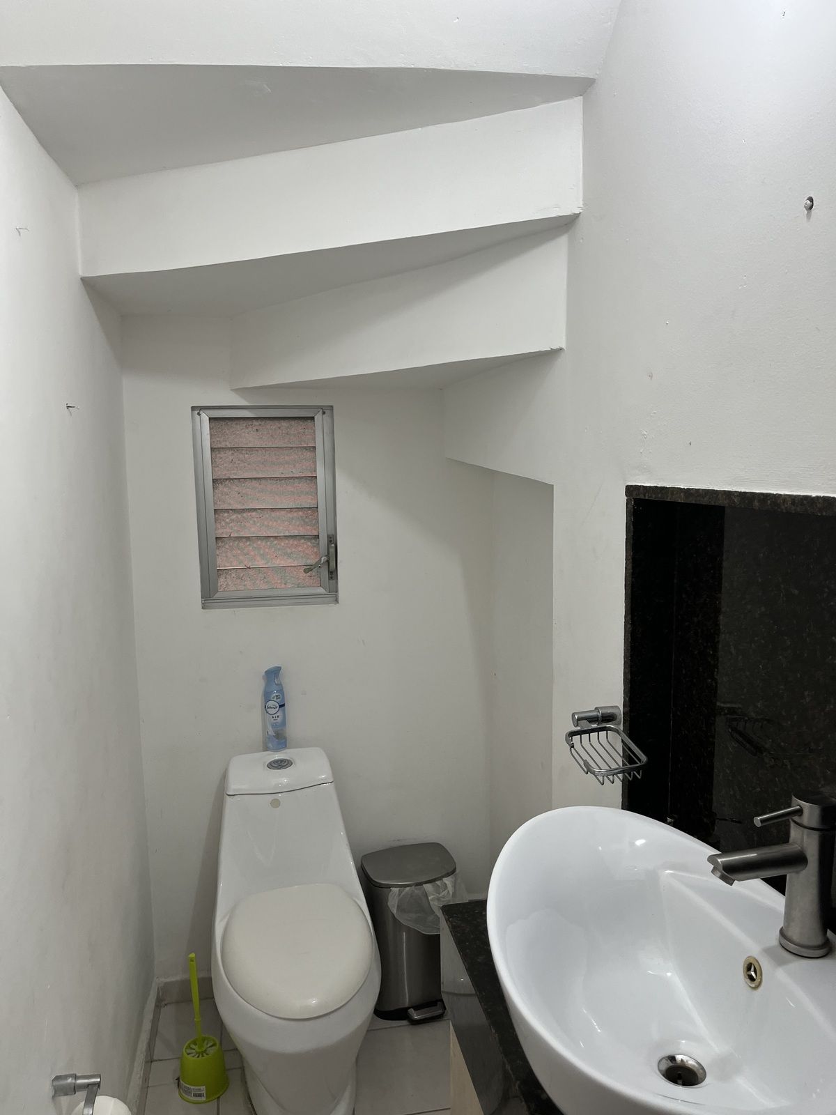 Medio baño de visitas