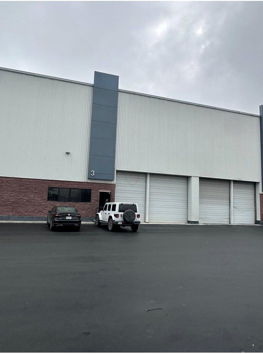 8 de 11: Fachada de la bodega