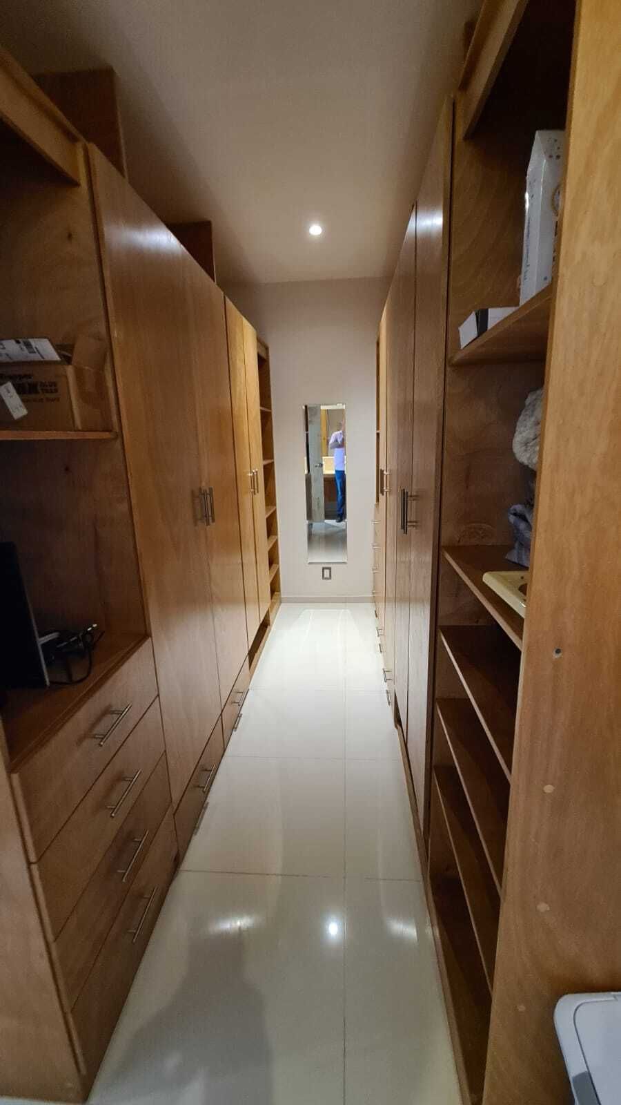 Vestidor recámara principal