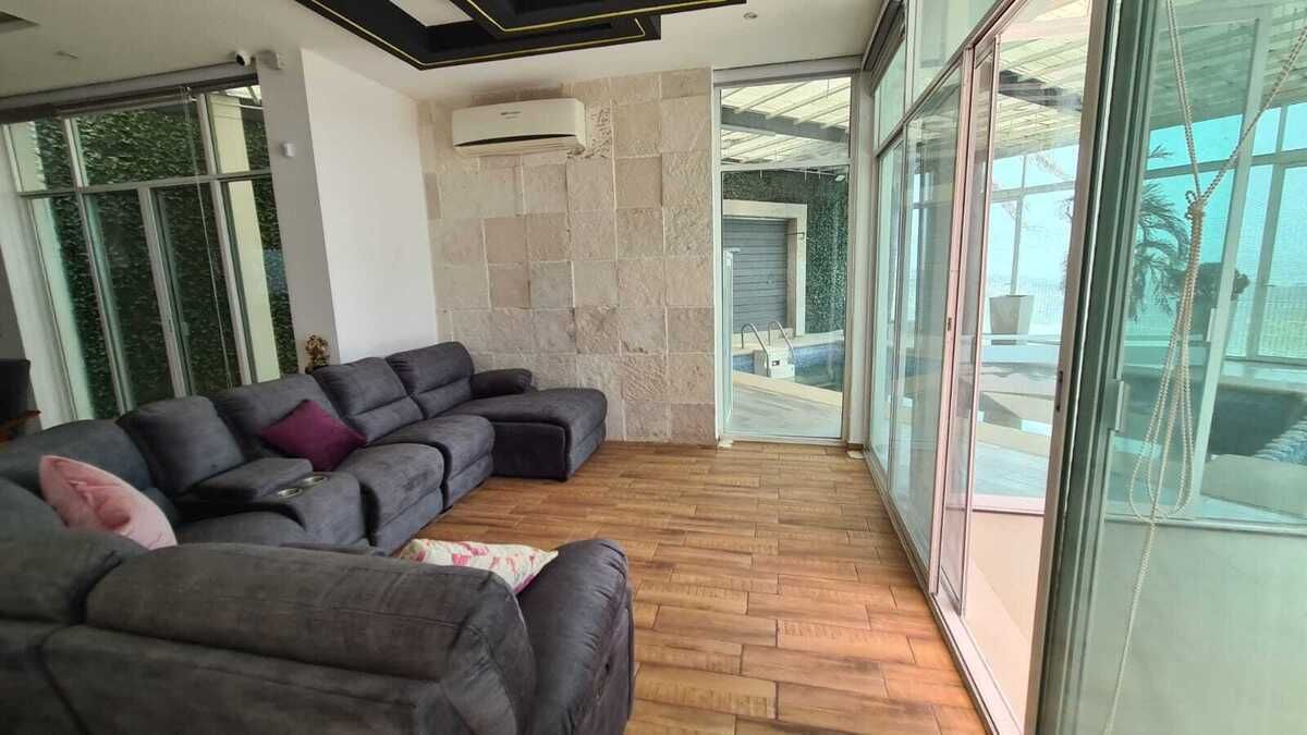 Sala con acceso a la terraza