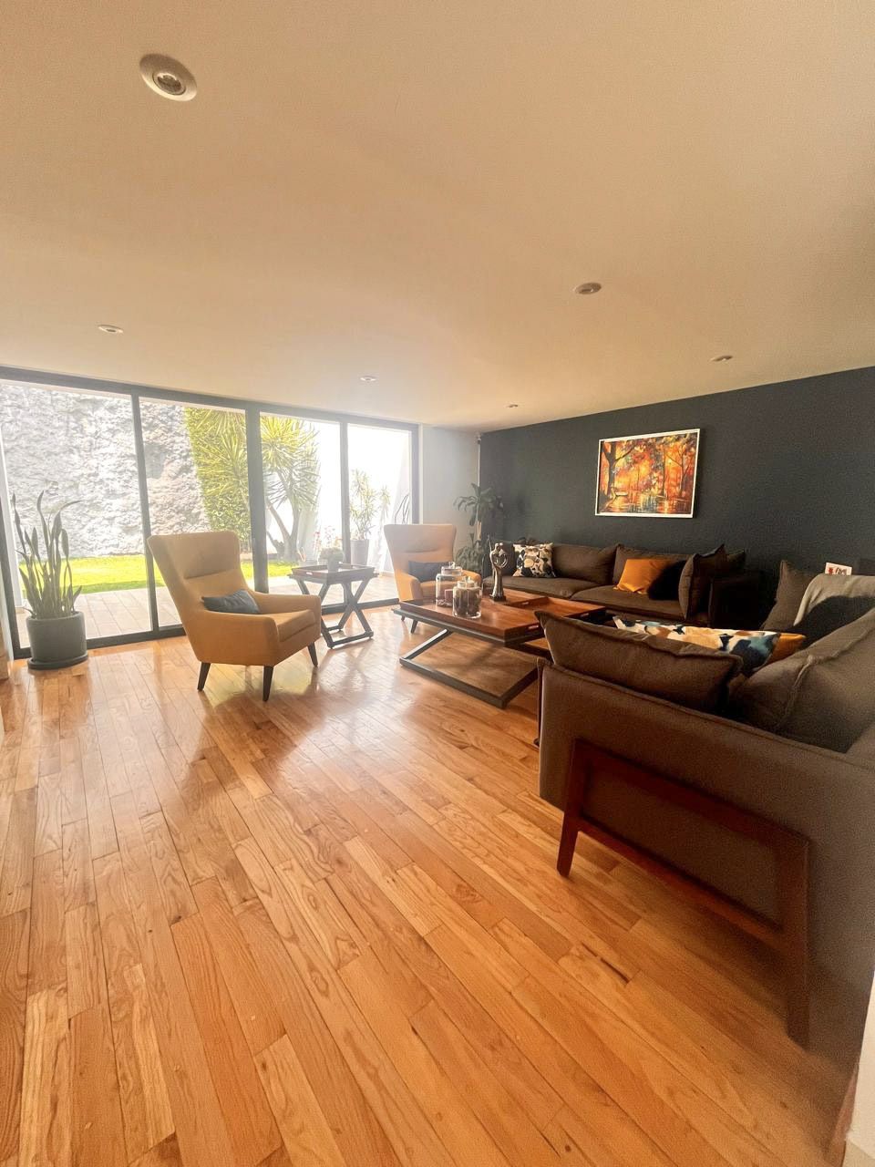 3 de 44: SALA CON SALIDA DIRECTA A TERRAZA Y JARDÍN