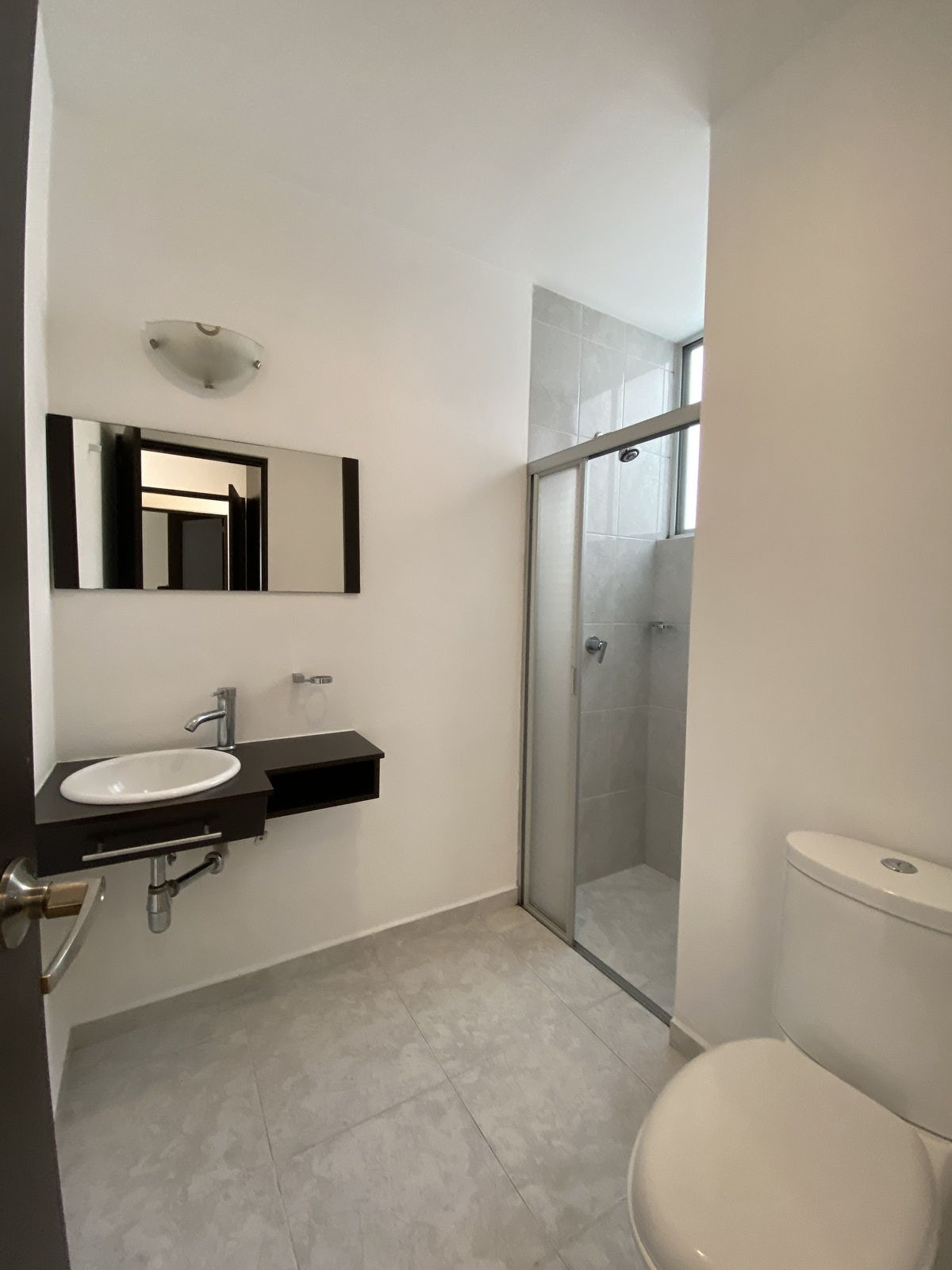 Baño de habitación principal, foto 6 de 9