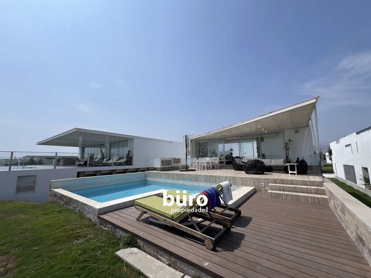 7 de 26: La casa con sundeck, piscina y amplia terraza