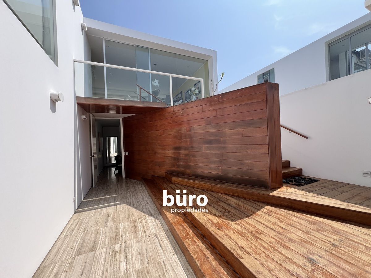 17 de 26: La entrada a la casa