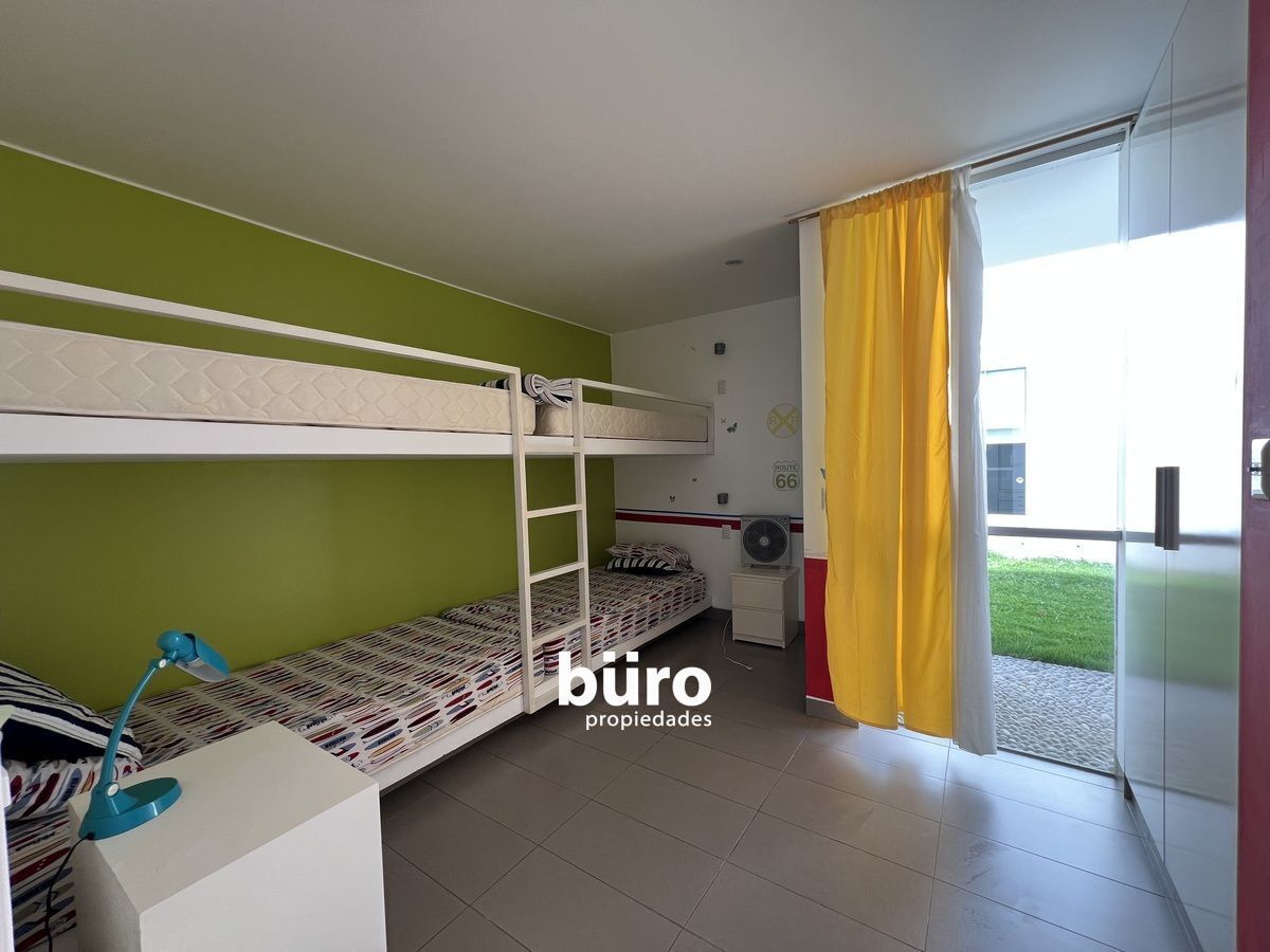 14 de 26: Cuarto dormitorio primer piso con baño propio