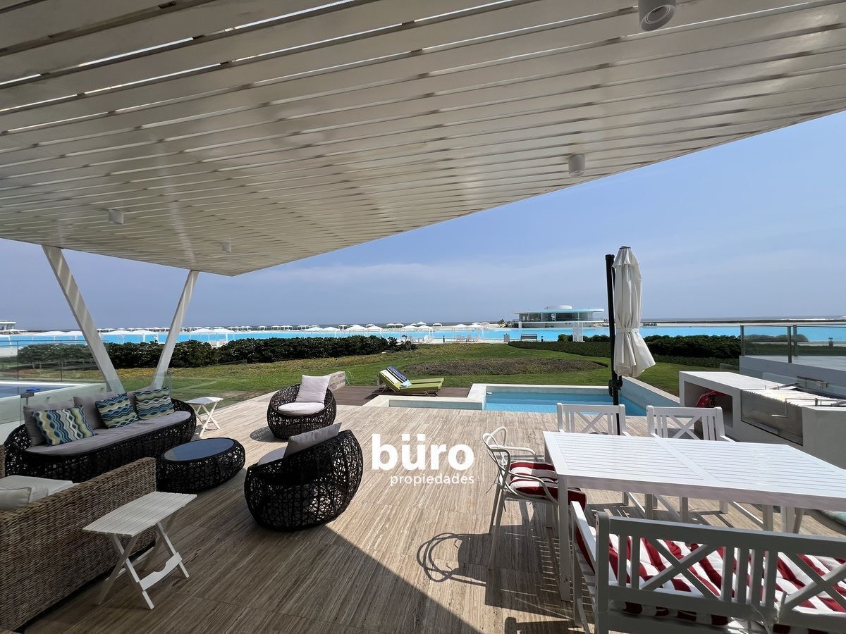 15 de 26: La terraza con BBQ, piscina y sundeck