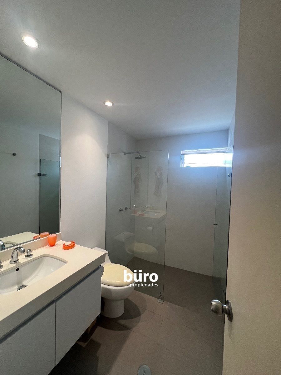 23 de 26: Baño secundario