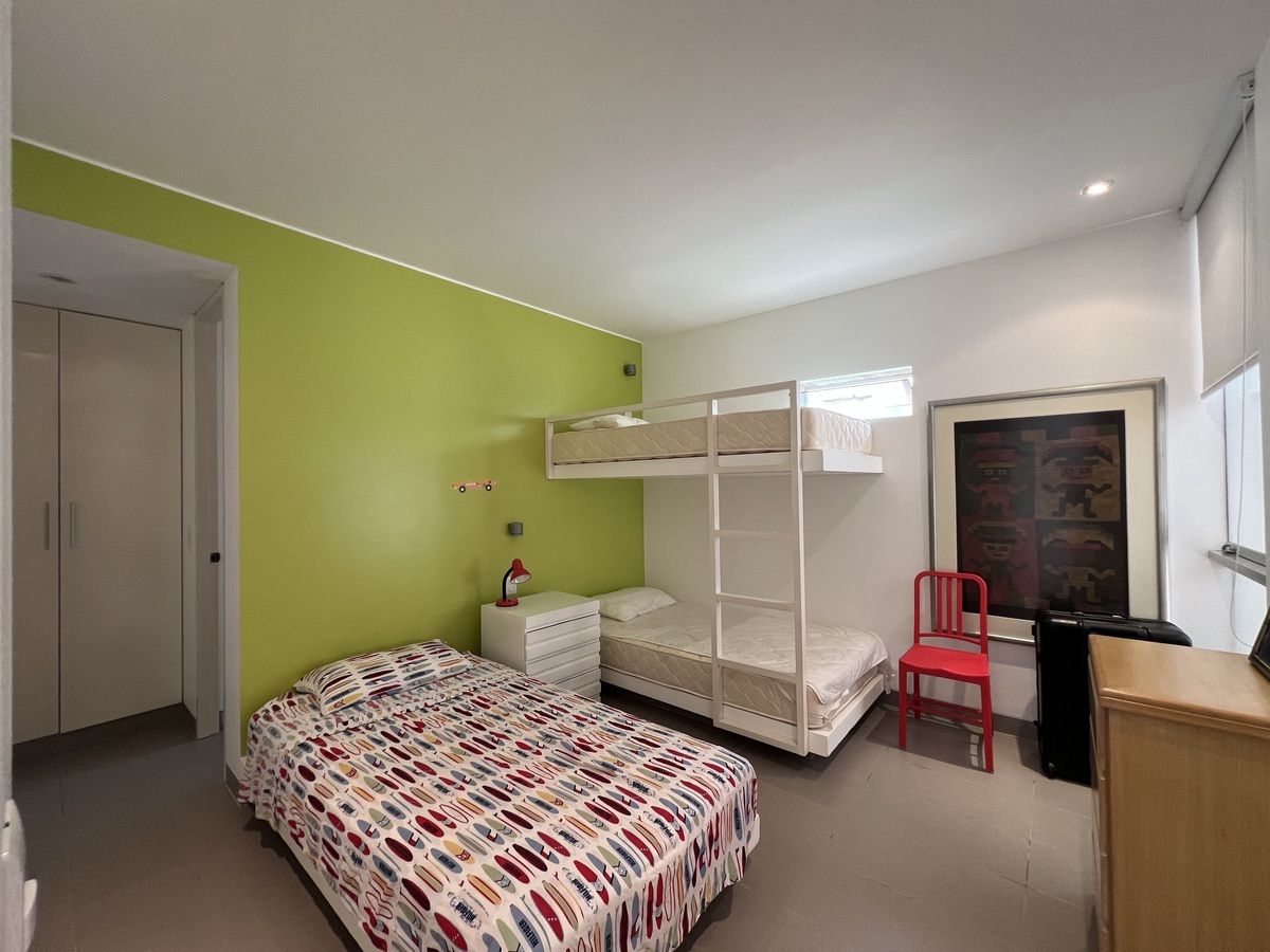 13 de 26: Tercer dormitorio primer piso con baño propio