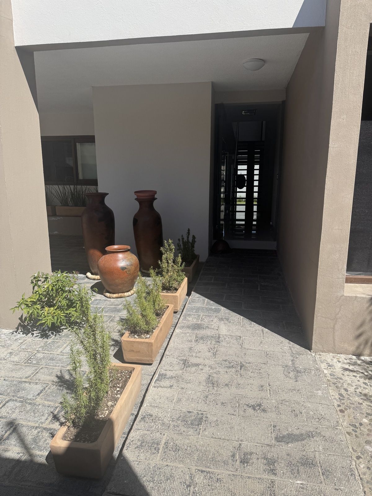 2 de 24: Entrada Interior