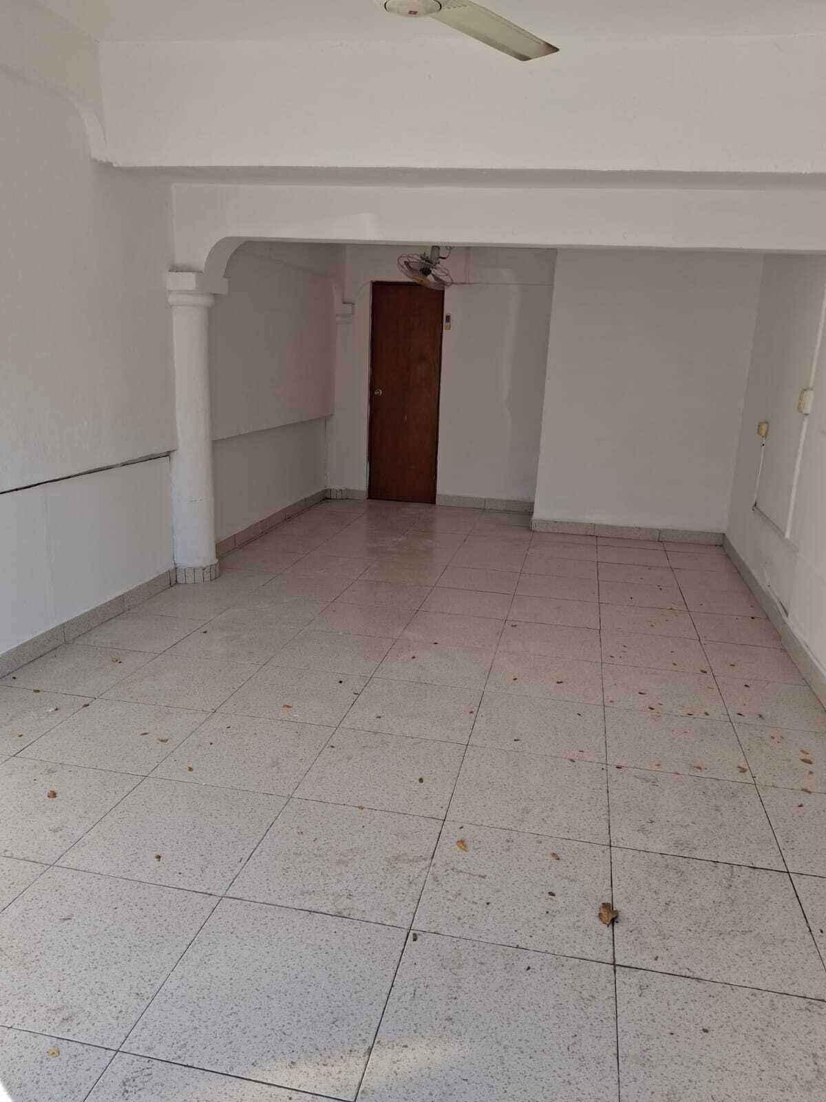 1 de 4: Espacio Local 1