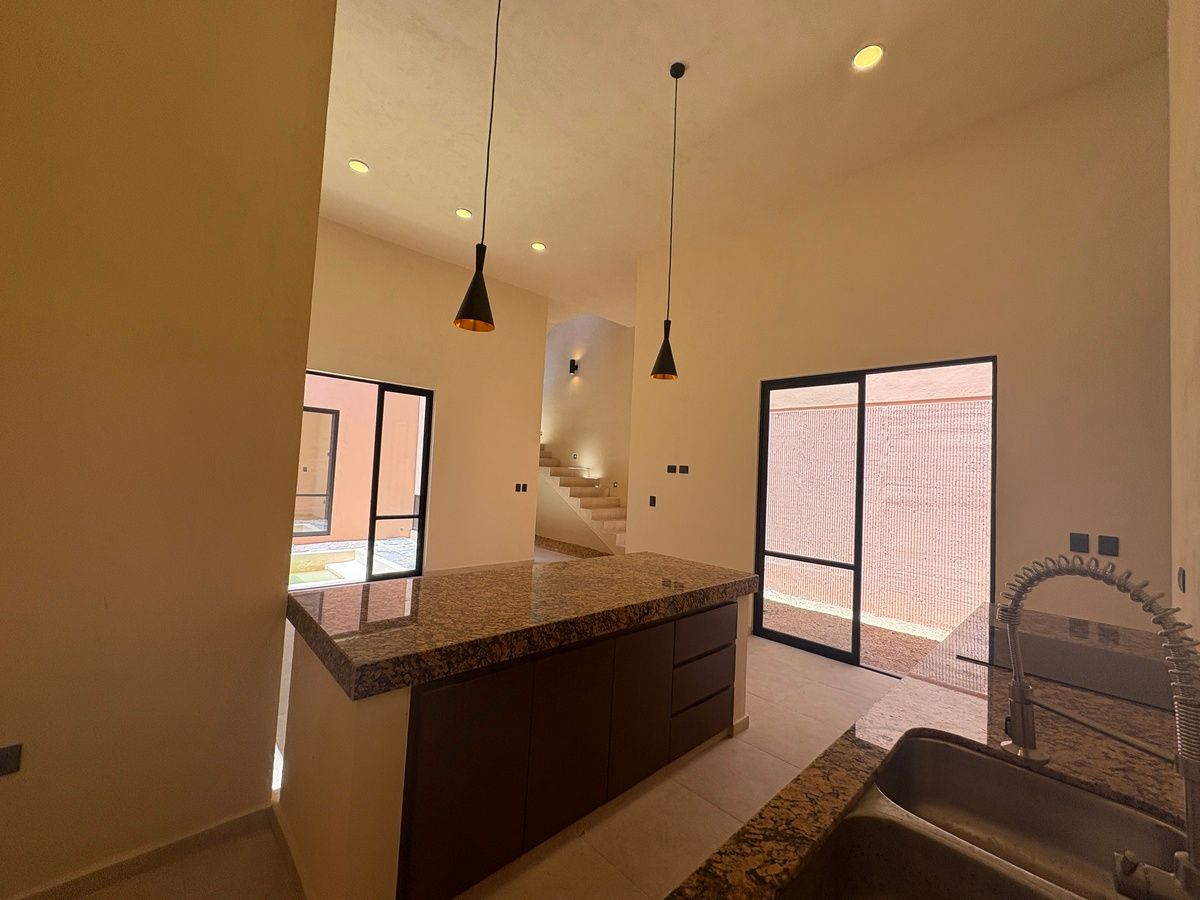 7 de 23: Comedor cocina a altura y media