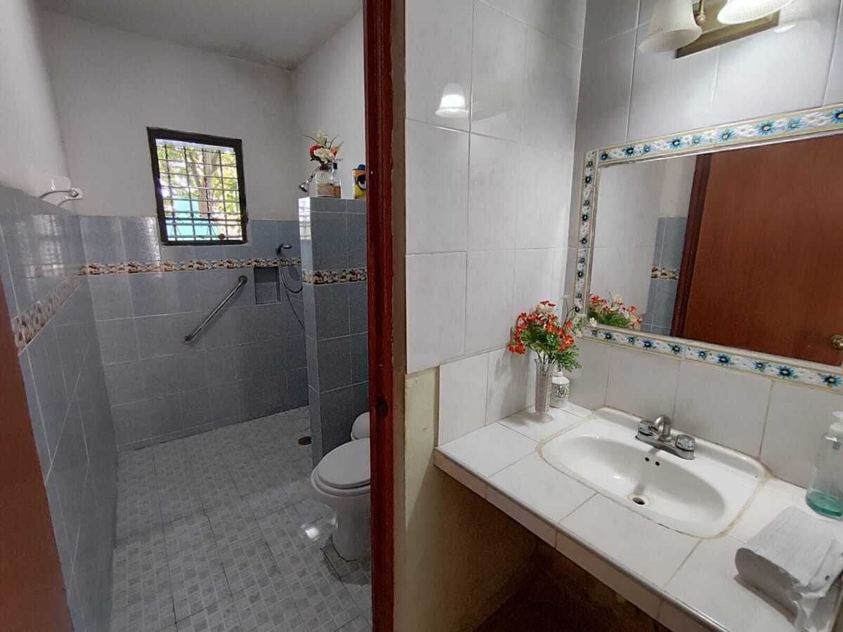 11 de 21: baño completo planta baja