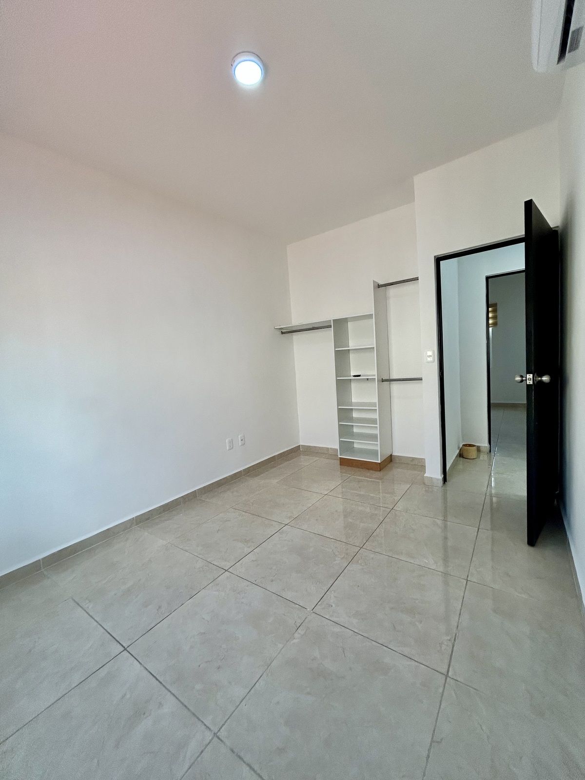 15 of 24: Recamara 3 con closet y aire acondicionado