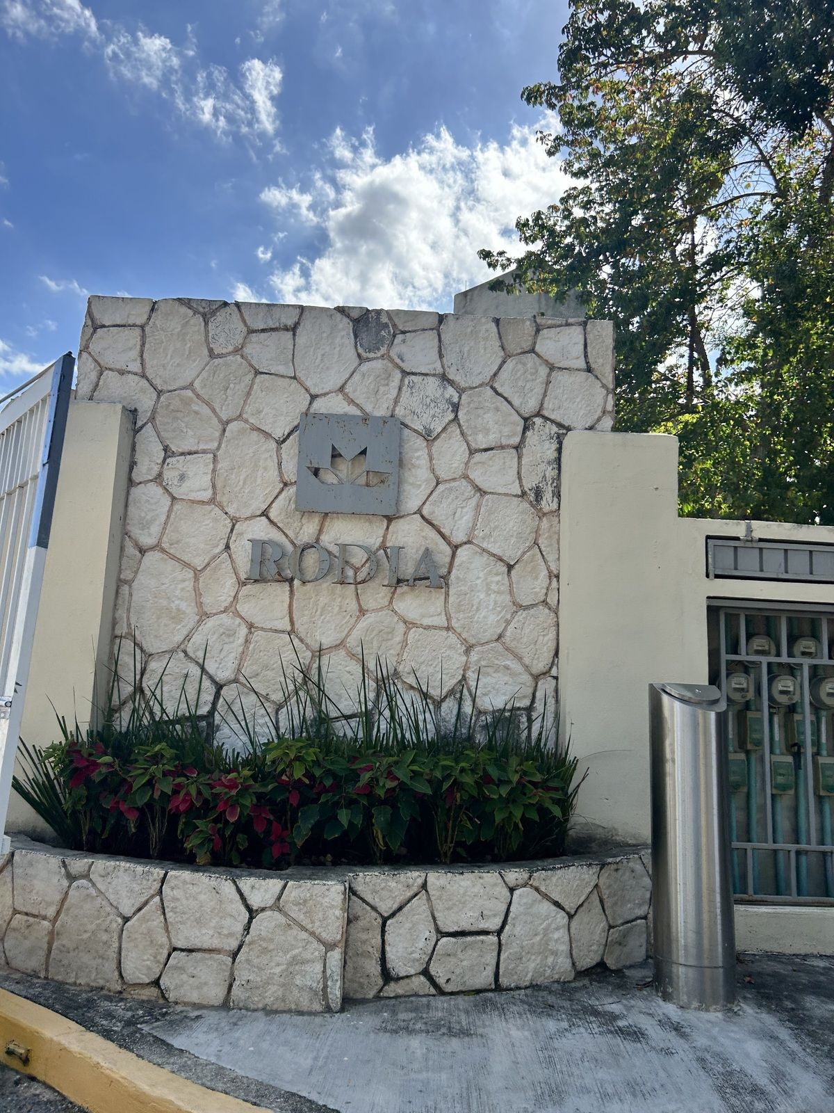24 of 24: Entrada 2 de privada