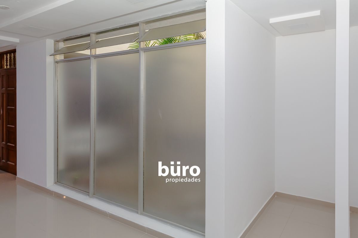 8 de 16: Espacio para mueble de almacenamiento