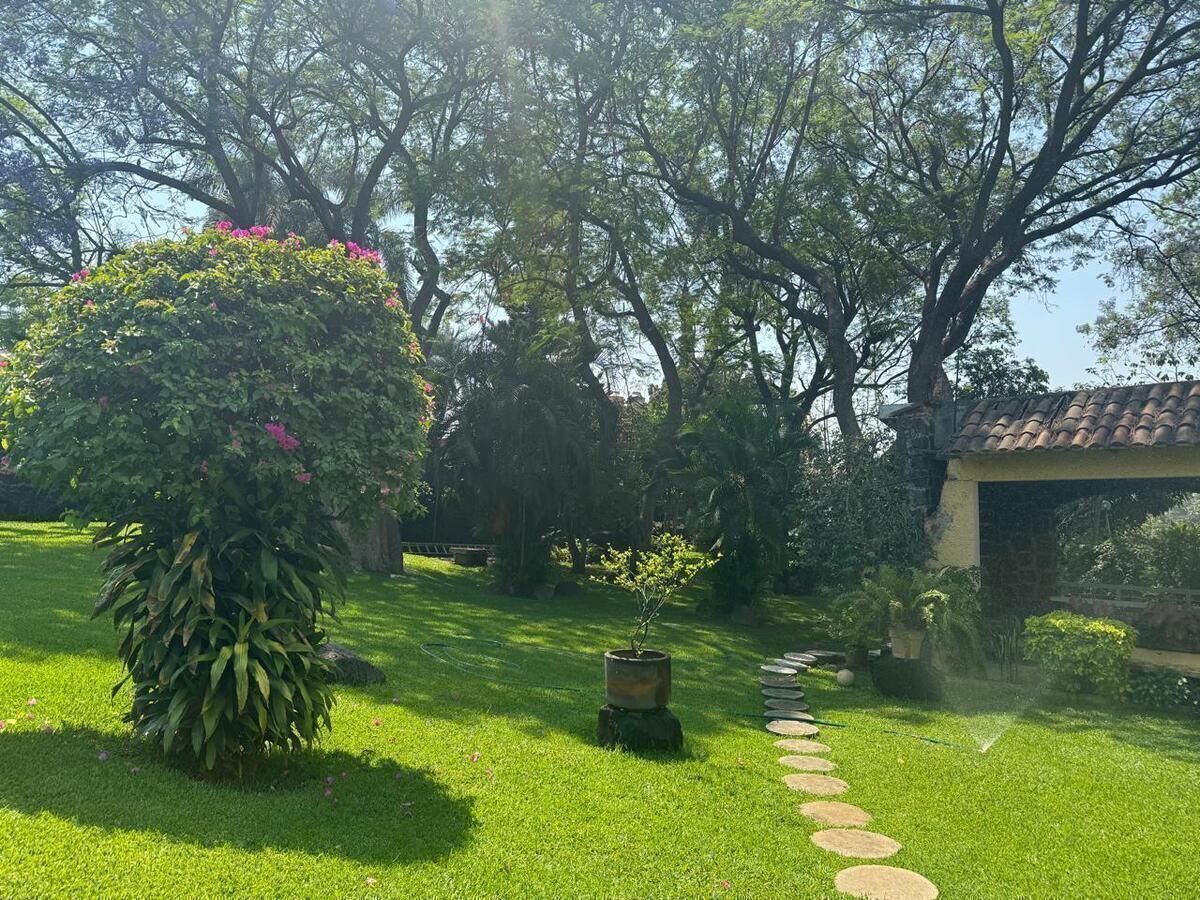 CASA EN VENTA EN BRISAS DE CUERNAVACA - foto 2