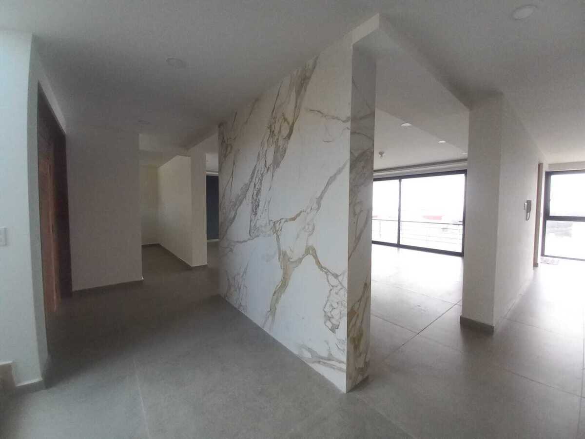 4 of 25: hall de acceso
