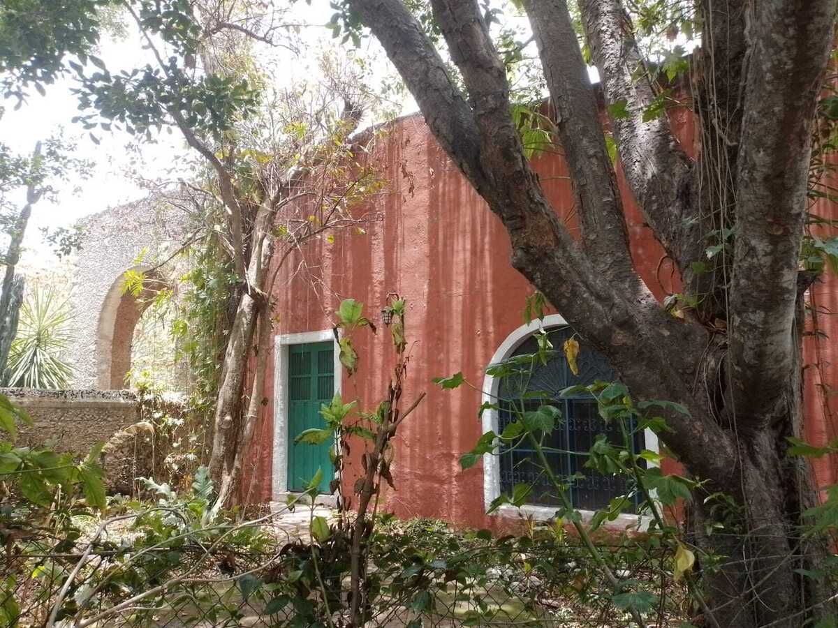 Exterior lateral