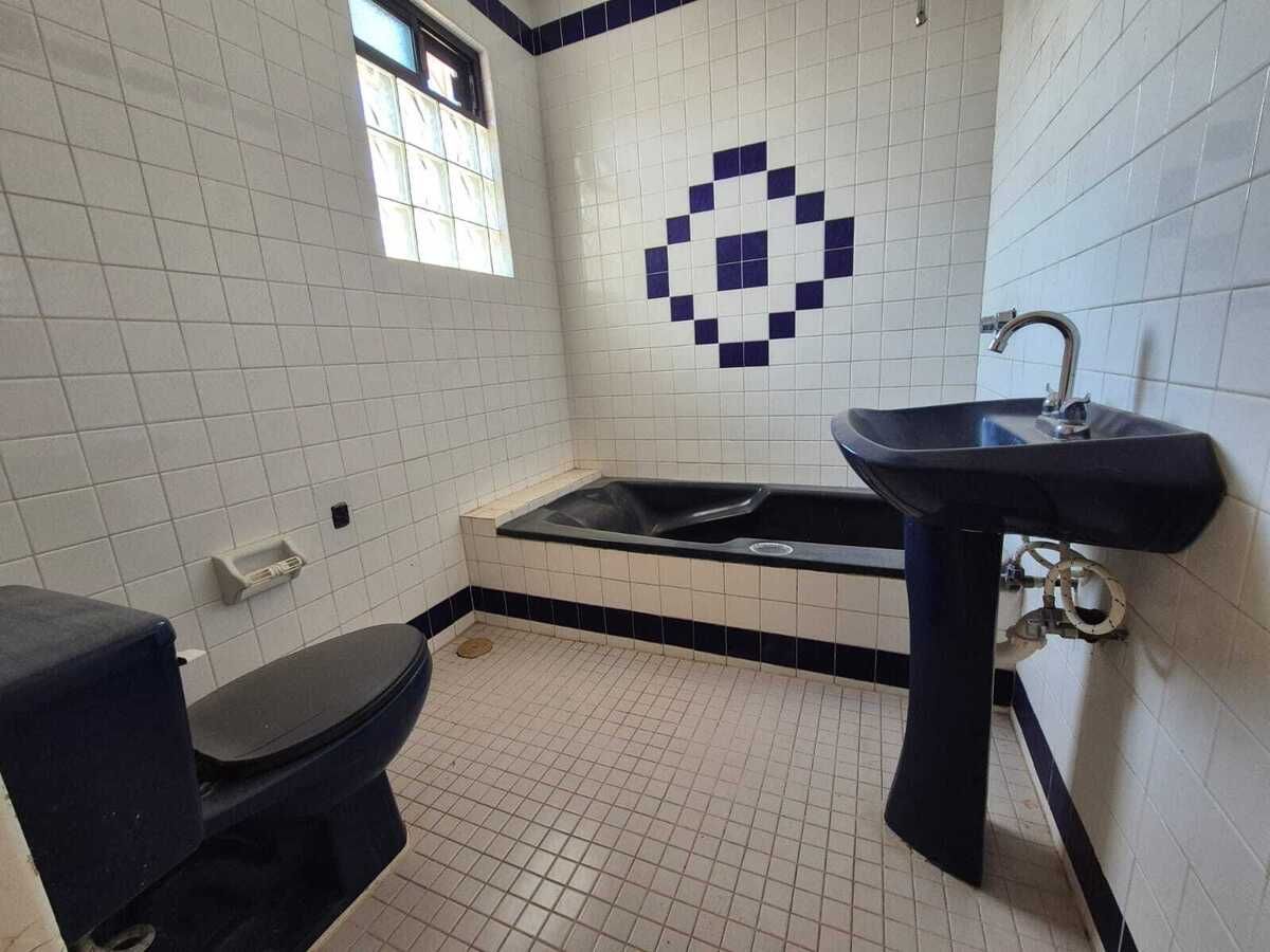 24 de 50: Baño completo