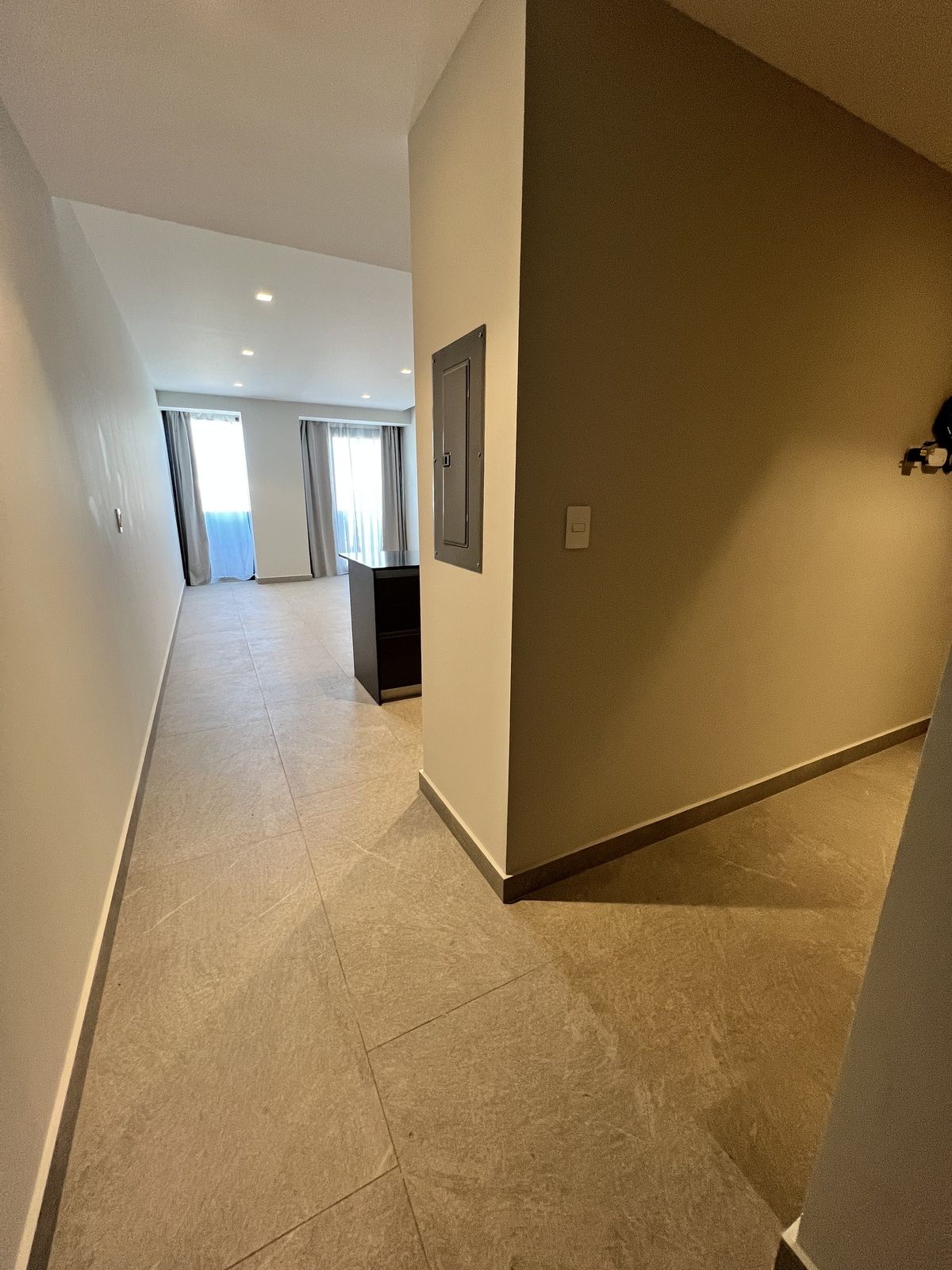 3 of 35: Acceso al departamento